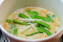 Thai Coconut Soup with Fish Ball cooking process | Omnivore's Cookbook