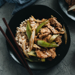 Tender juicy pork, stir fried with crispy peppers and onions in a garlicky savory sauce. Not only is it so easy and fast to make, but it also makes a great weekday main dish with affordable ingredients and is loaded with nutrition. #pork #pepper #stirfry #recipes #dinner