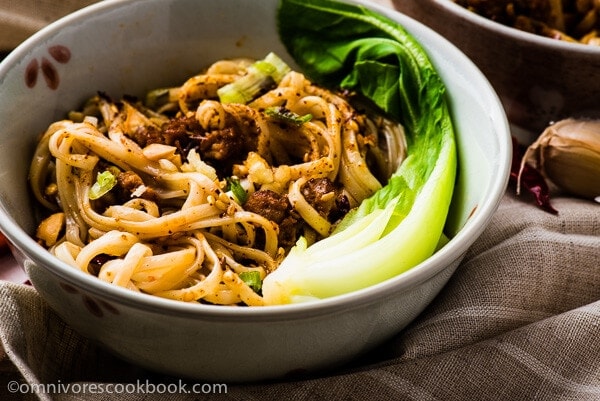 Mom’s Best Chinese Gravy Noodles (Da Lu Mein, 打卤面) | Omnivore's Cookbook