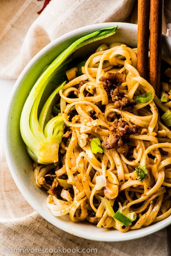 Dan Dan Noodles (担担面) - This recipe provides a simple and authentic approach to the famous Sichuan snack. Simple yet scrumptious, a hot and beautiful dish | omnivorescookbook.com