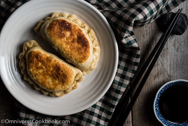 Beef Meat Pie (牛肉馅饼) - A classic northern Chinese pastry. It has a moist savory filling and a crispy crust. It’s a large version of the potsticker and tastes even better! | omnivorescookbook.com