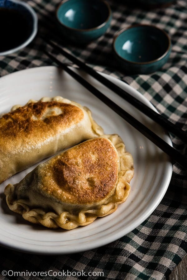 Beef Meat Pie (牛肉馅饼) - A classic northern Chinese pastry. It has a moist savory filling and a crispy crust. It’s a large version of the potsticker and tastes even better! | omnivorescookbook.com