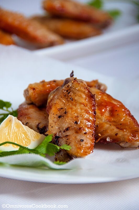 Crispy baked chicken wings - Only require four-ingredient and 30 minutes to get ready. The wings have a charred and crispy skin with a moist texture! | omnivorescookbook.com