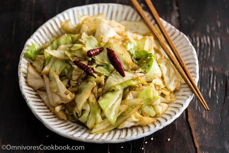 https://omnivorescookbook.com/wp-content/uploads/2014/02/1607_4-Ingredient-Cabbage-Stir-Fry_003.jpg