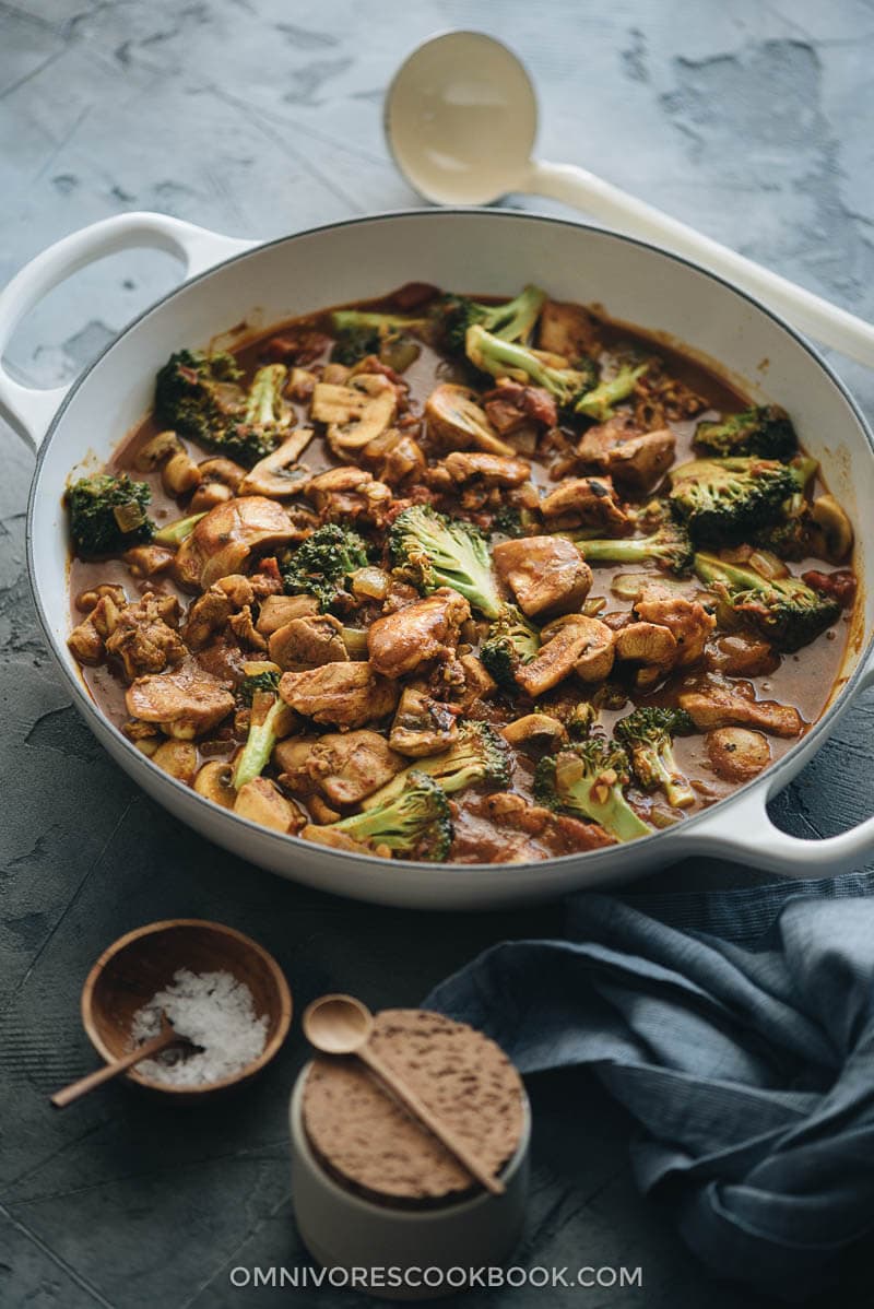 One pot easy chicken curry with vegetables