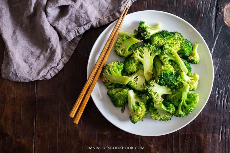 Use 5 minutes and 3 ingredients to create the best broccoli dish!