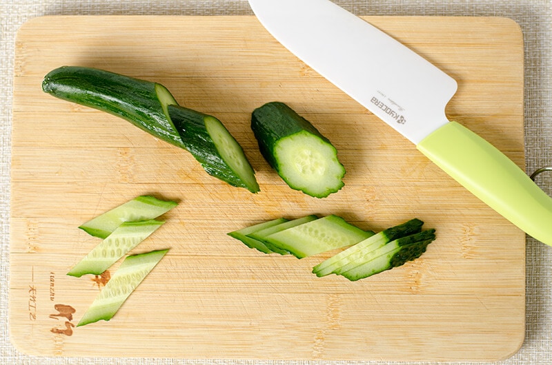 How to cut cucumber rhombus slices | Omnivore's Cookbook