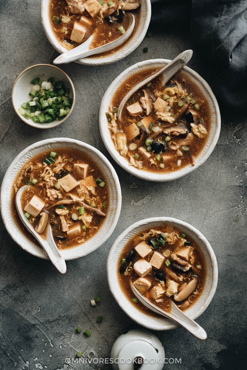 https://omnivorescookbook.com/wp-content/uploads/2014/04/1805_Hot-And-Sour-Soup_003.jpg