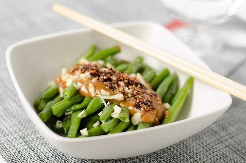 Green Beans with Spicy Peanut Sauce | Omnivore's Cookbook