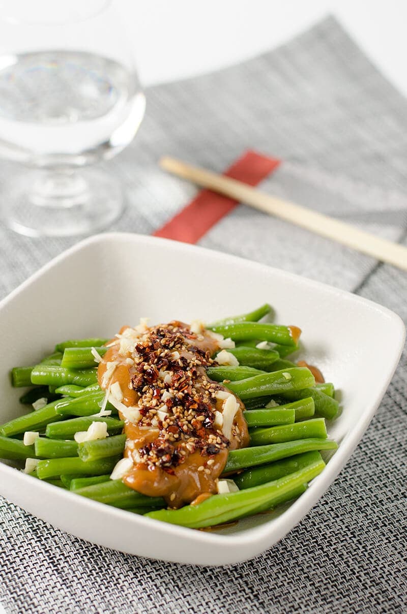 Green Beans with Spicy Peanut Sauce | Omnivore's Cookbook