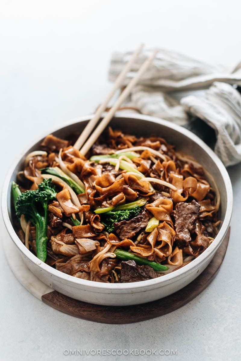Real-Deal Beef Chow Fun (干炒牛河) | Omnivore's Cookbook