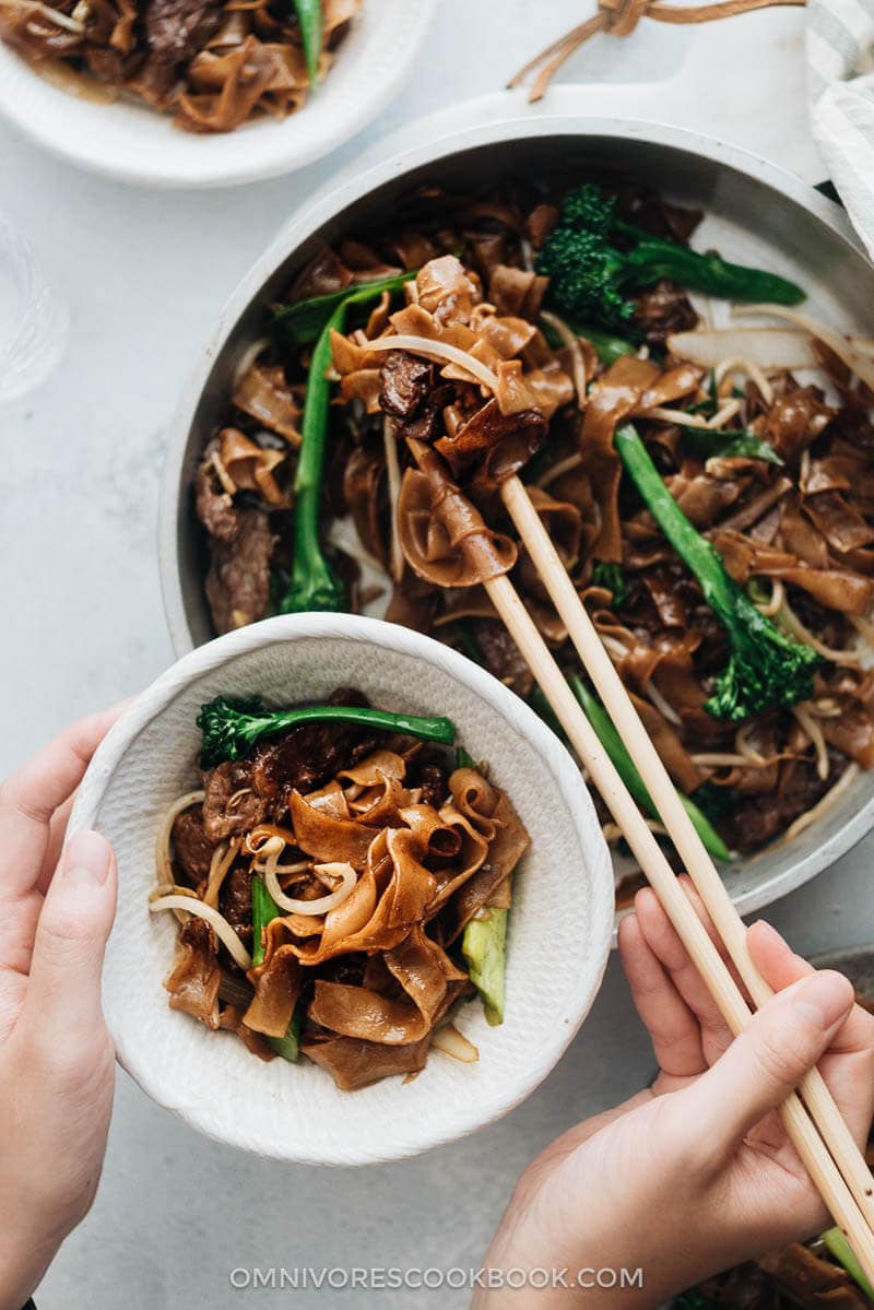 This beef chow fun is loaded with fat noodles, tender steak, and crisp veggies. Even better, now you can cook restaurant-style fried noodles in your home kitchen with a flat skillet! {Gluten-Free Adaptable}