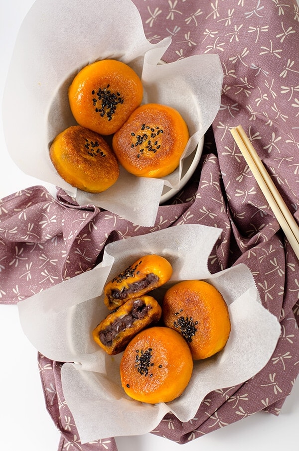 Chinese Pumpkin Bun | omnivorescookbook.com