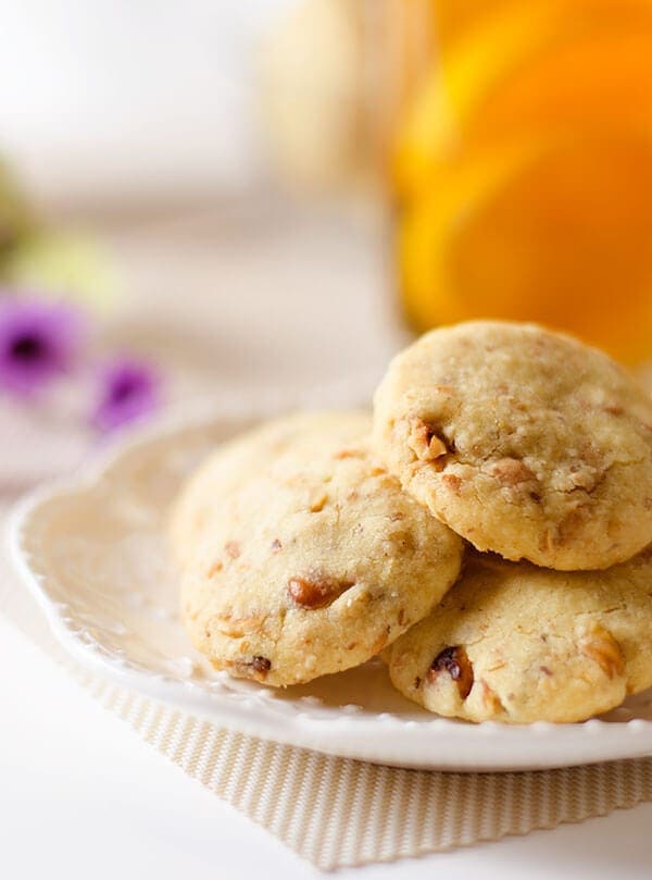 No-Sugar Shortbread Cookies with Nuts | omnivorescookbook.com