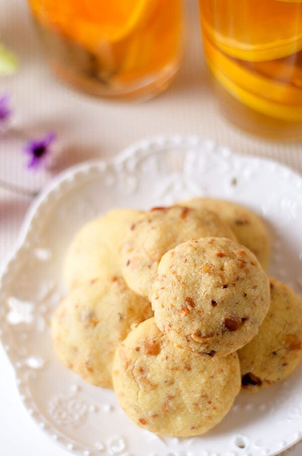 No-Sugar Shortbread Cookies with Nuts | omnivorescookbook.com