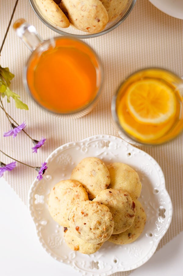 No-Sugar Shortbread Cookies with Nuts | omnivorescookbook.com