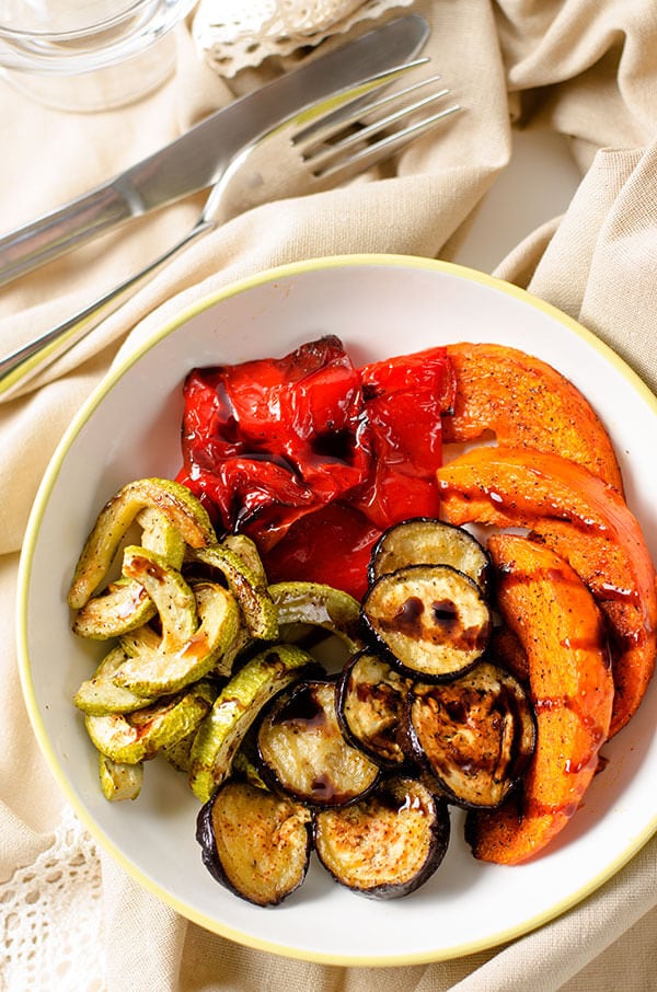 Roasted Vegetables with Balsamic Glaze | omnivorescookbook.com