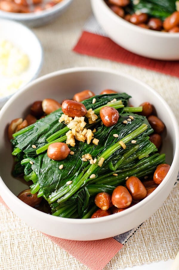 Chinese Spinach and Peanut Salad (老醋菠菜花生) - Omnivore's Cookbook