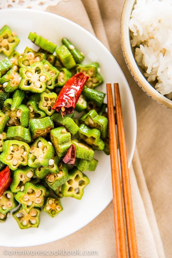 Four-Ingredient Okra Stir-fry | omnivorescookbook.com