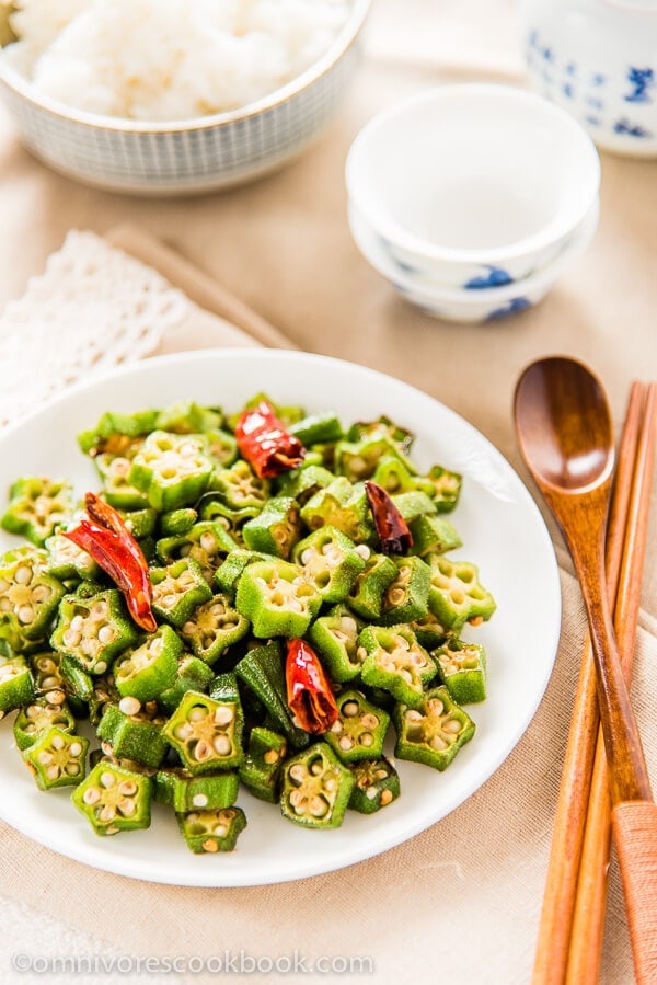 Four-Ingredient Okra Stir-fry | omnivorescookbook.com