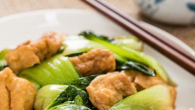 Stir Fried Bok Choy with Crispy Tofu | omnivorescookbook.com