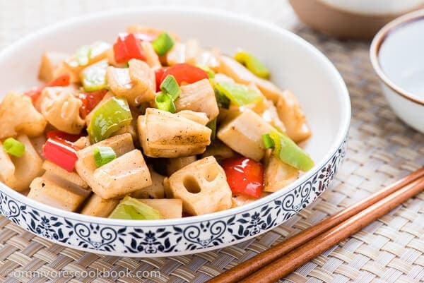 Stir Fried Lotus Root with Pepper | omnivorescookbook.com