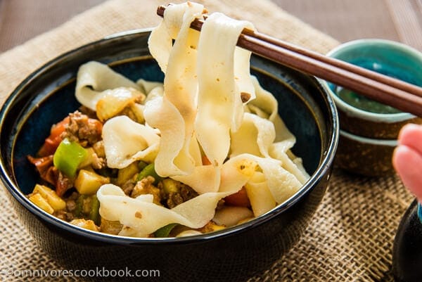Easy Hand-Pulled Noodles (拉面, la mian dough) | Omnivore's Cookbook