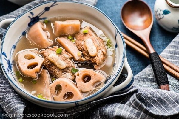 Lotus Root Soup With Pork Ribs (排骨莲藕汤) | omnivorescookbook.com