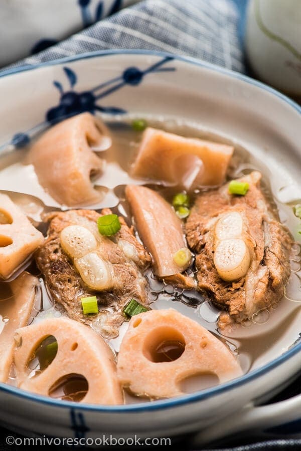 Lotus Root Soup With Pork Ribs (排骨莲藕汤) | omnivorescookbook.com