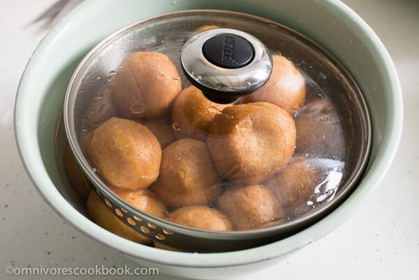 Fried Gluten Balls (面筋) | omnivorescookbook.com