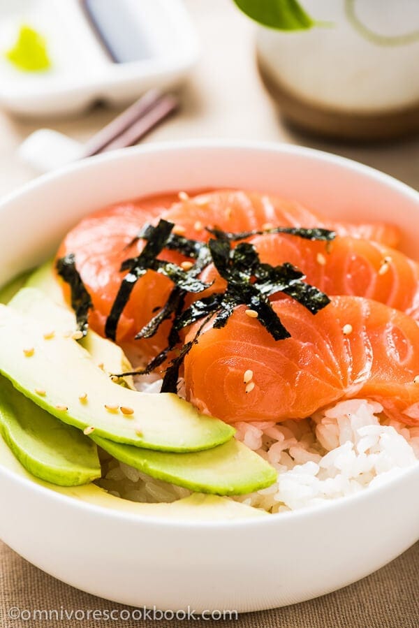 Salmon Sashimi Bowl with Avocado | omnivorescookbook.com