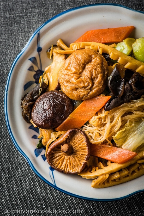 A classic and festive vegetarian dish made easy. The vegetable stew is great tasting, very flexible, and quite practical for home cooking on a daily basis - Buddha’s Delight (Jai, Chinese Vegetarian Stew) | omnivorescookbook.com