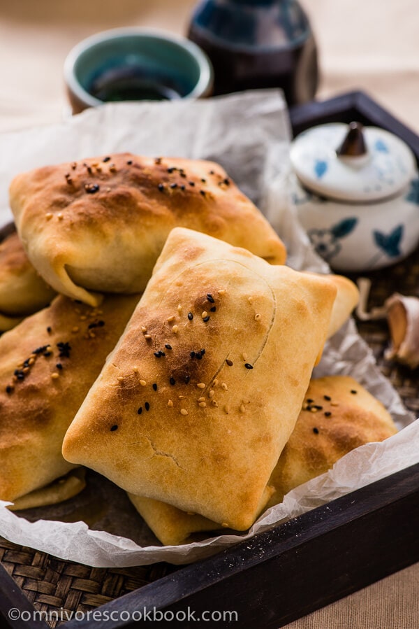 Baked Samosa - the moist and rich lamb onion filling is wrapped in a crispy crust. A great appetizer or party snack | omnivorescookbook.com