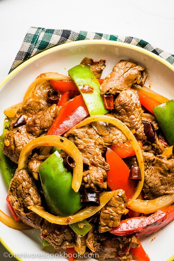 Spicy Beef Stir-Fry with Pepper - A super comforting and appetizing stir-fried beef dish with a sweet, savory flavor and a pungent aroma | omnivorescookbook.com