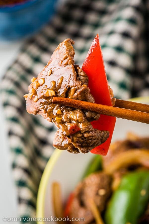 Spicy Beef Stir-Fry with Pepper - A super comforting and appetizing stir-fried beef dish with a sweet, savory flavor and a pungent aroma | omnivorescookbook.com