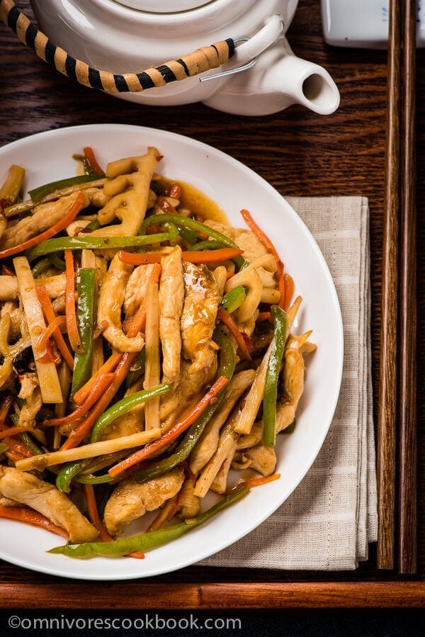 The chicken is quickly cooked with colorful veggies in a pungent sweet and sour garlic sauce. A healthy and comforting dish that only requires 30 minutes to get ready! | omnivorescookbook.com