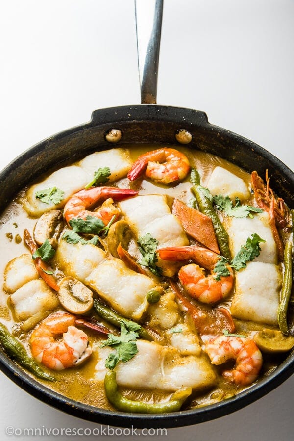 Coconut Fish Curry - An easy and scrumptious curry dish that is full of flavor and balanced in nutrition, and only takes 30 minutes to cook! | omnivorescookbook.com