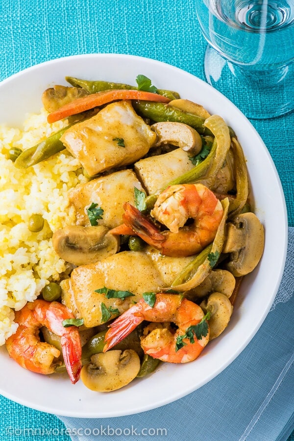 Coconut Fish Curry - An easy and scrumptious curry dish that is full of flavor and balanced in nutrition, and only takes 30 minutes to cook! | omnivorescookbook.com