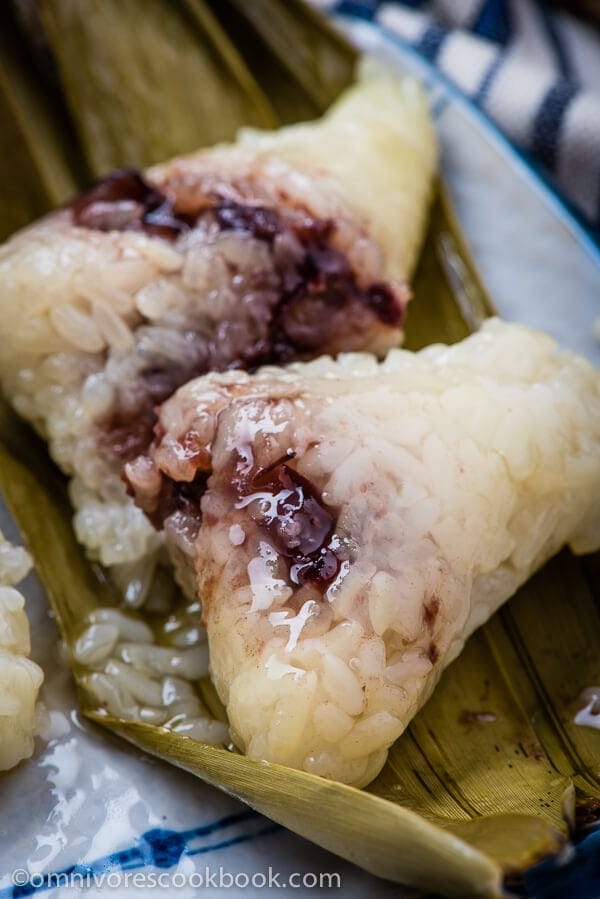 Zongzi with Red Bean (Sticky Rice Dumplings) - Omnivore's Cookbook