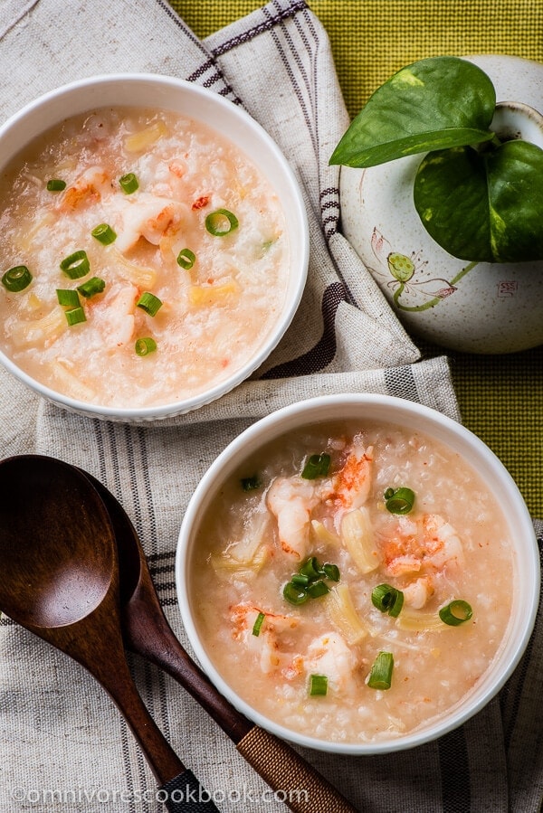 Seafood Congee - the ultimate comfort food | omnivoerscookbook.com