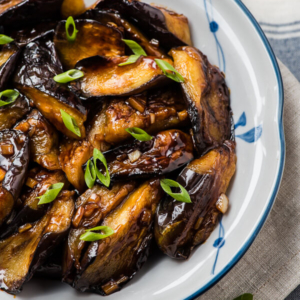Chinese Eggplant with Garlic Sauce (vegan) - Cook crispy and flavorful eggplant with the minimum oil and effort | omnivorescookbook.com