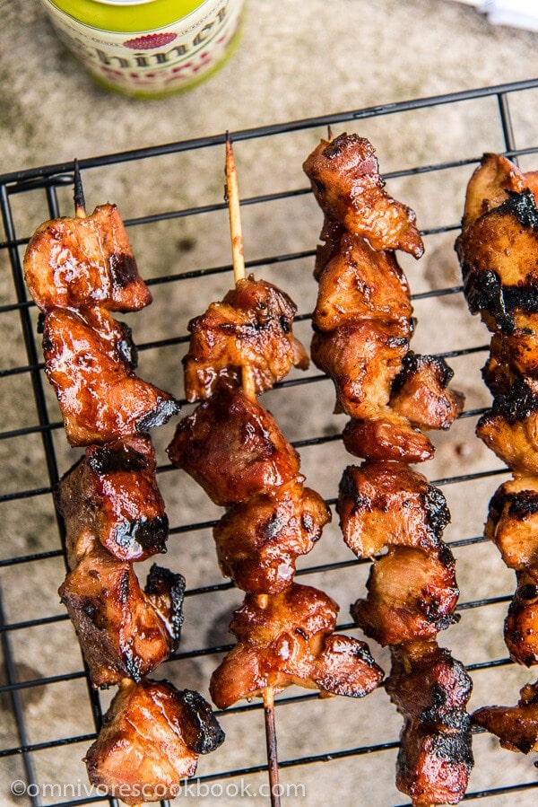 Cha Siu kebab (Chinese BBQ) - Chinese BBQ + smokiness from charcoal = perfection. The recipe includes ways to cook chicken and pork. You can choose to make kebabs or use bigger cuts of meat. | omnivorescookbook.com