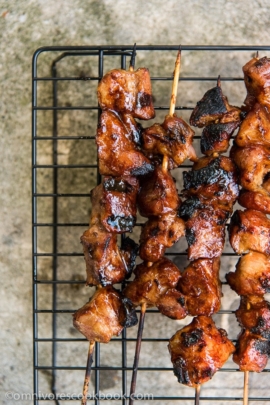 Cha Siu kebab (Chinese BBQ) - Chinese BBQ + smokiness from charcoal = perfection. The recipe includes ways to cook chicken and pork. You can choose to make kebabs or use bigger cuts of meat. | omnivorescookbook.com