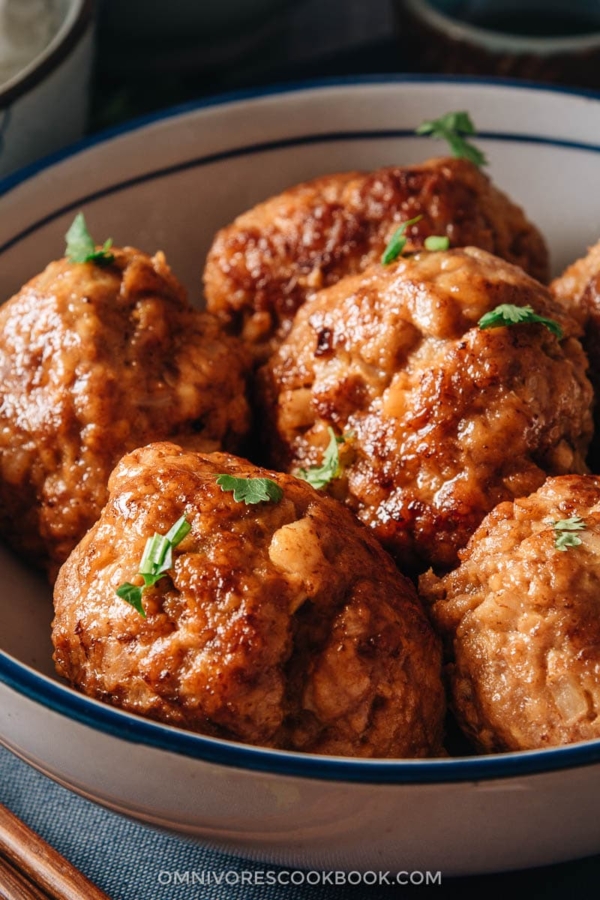 Chinese Lion’s Head Pork Meatballs (狮子头) - Omnivore's Cookbook