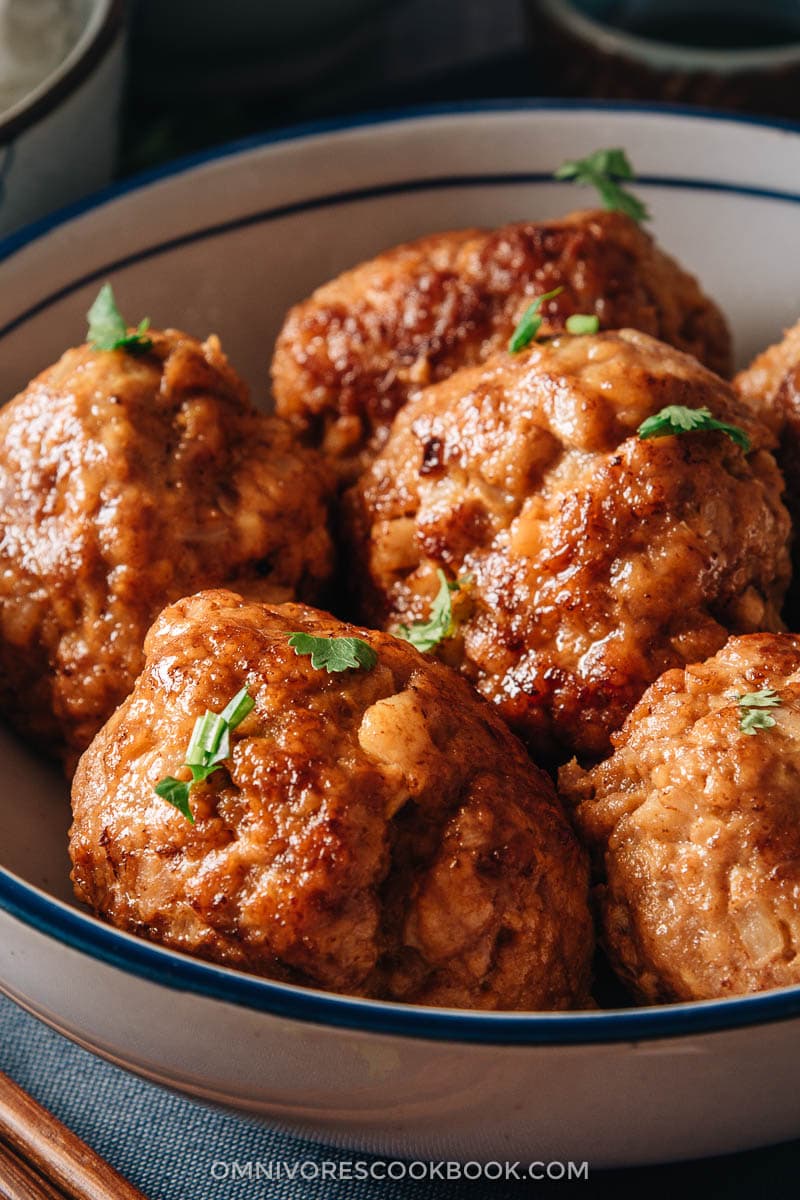 Chinese Lion’s Head Pork Meatballs (狮子头) - Omnivore's Cookbook