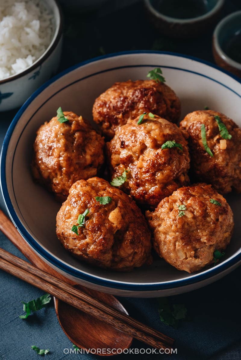 Chinese Lion’s Head Pork Meatballs (狮子头) - Omnivore's Cookbook