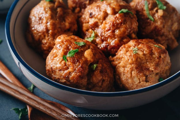 Chinese Lion’s Head Pork Meatballs (狮子头) - Omnivore's Cookbook