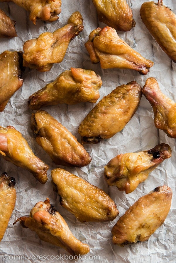 Oven Fried Chicken Wings with Korean BBQ sauce - create the most crispy wings with minimal effort and oil! | omnivorescookbook.com