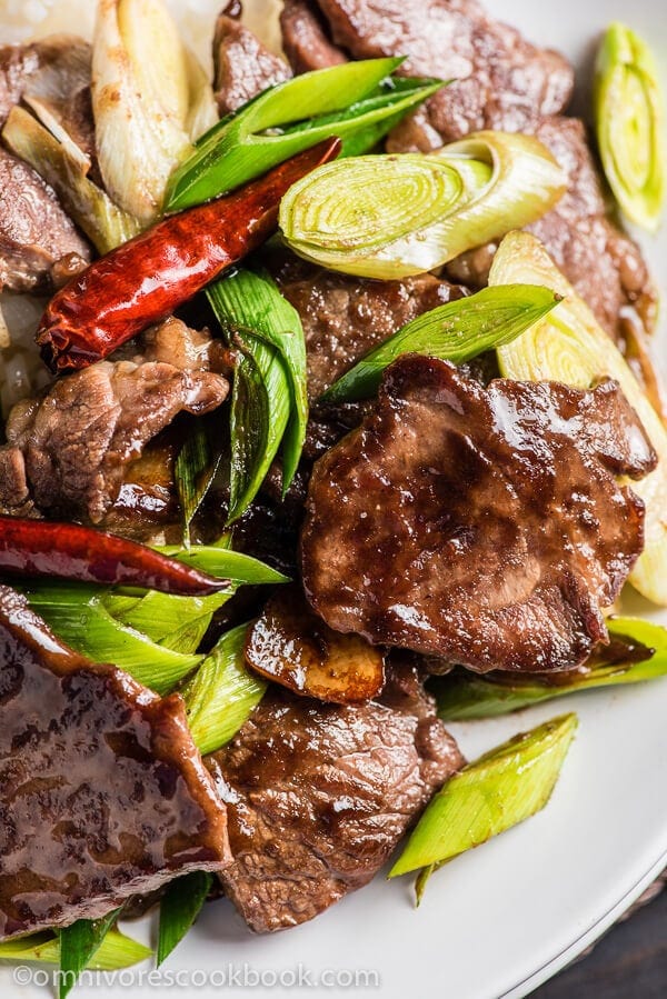 Scallion Beef Stir Fry (葱爆牛肉) - The beef is tender, moist, and caramelized as it cooks in a sweet savory sauce. It takes only 15 minutes to prep and cook! | omnivorescookbook.com