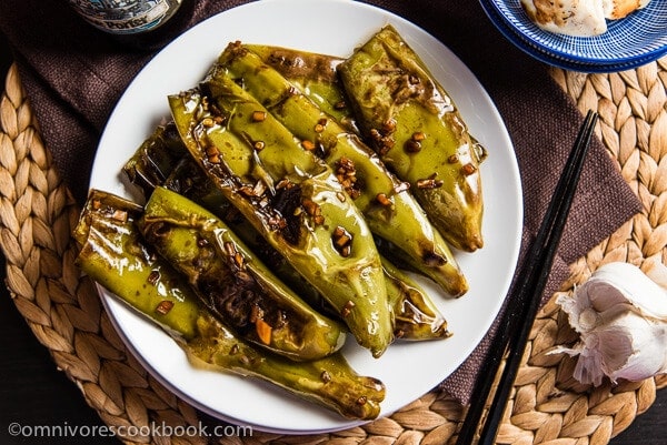 Szechuan Pan Fried Peppers (Tiger Skin Peppers, 虎皮尖椒) - These peppers are pan fried until blistered and tender, then cooked in a sour, savory sauce. A great vegan dish that is hot, flavorful, and appetizing! | omnivorescookbook.com